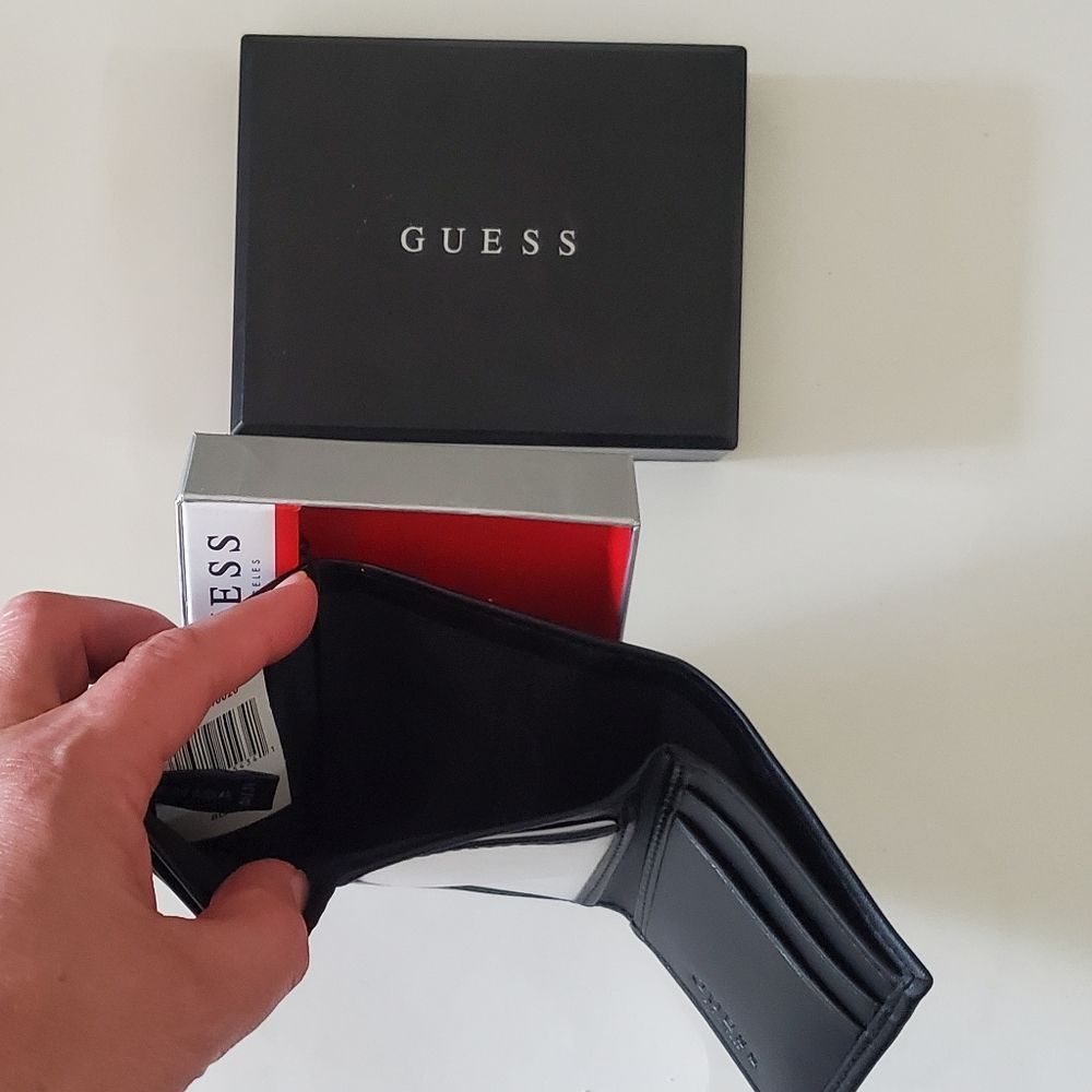 New in box authentic guess trifold men's wallet - Picture 4 of 5